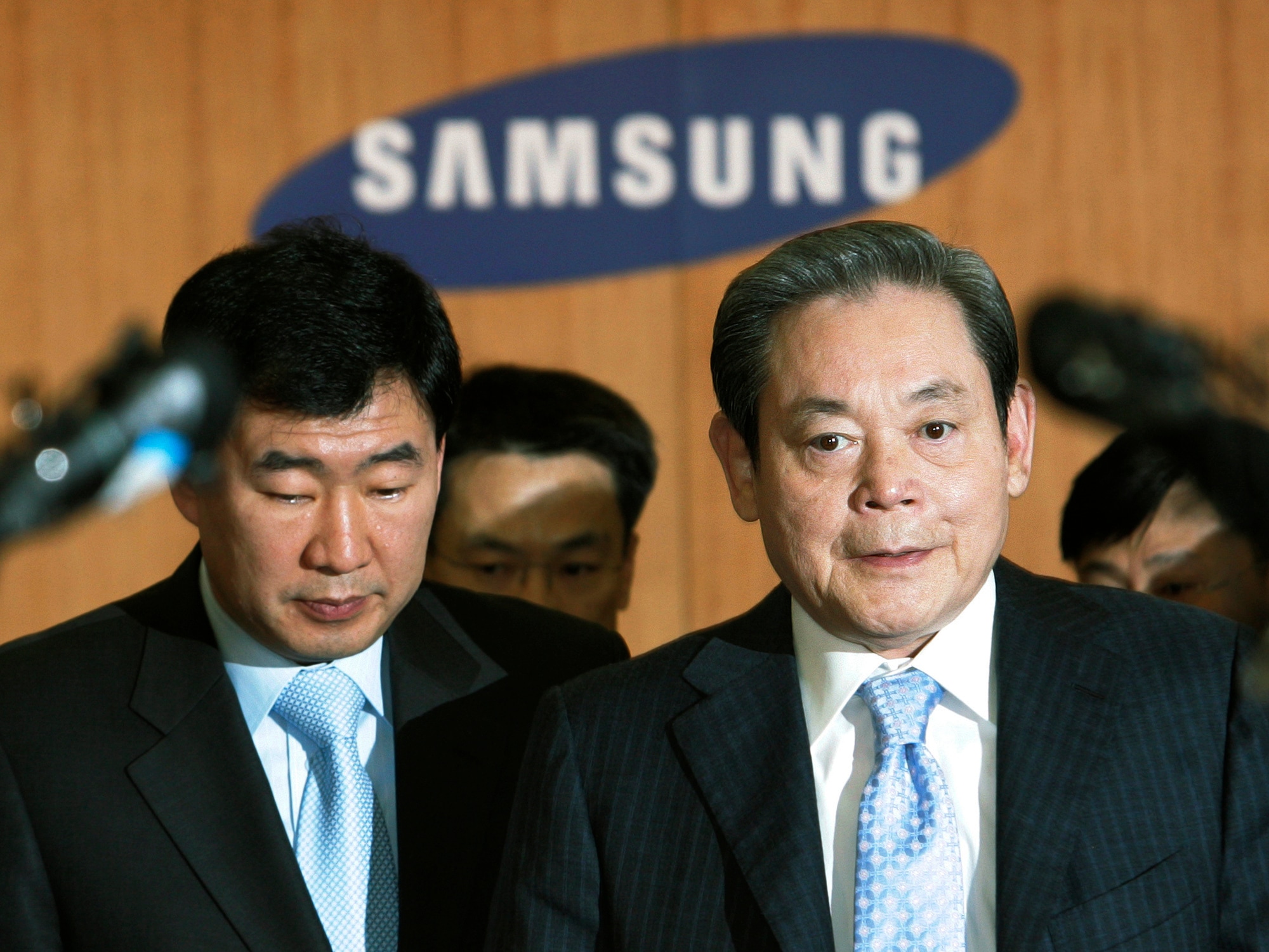 Lee Kun-hee, Korean Icon Who Transformed Samsung, Dies at 78 - Bloomberg