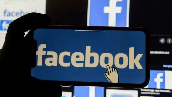 FILE PHOTO: The Facebook logo is displayed on a mobile phone in this picture illustration taken December 2, 2019. REUTERS/Johanna Geron/Illustration/File Photo