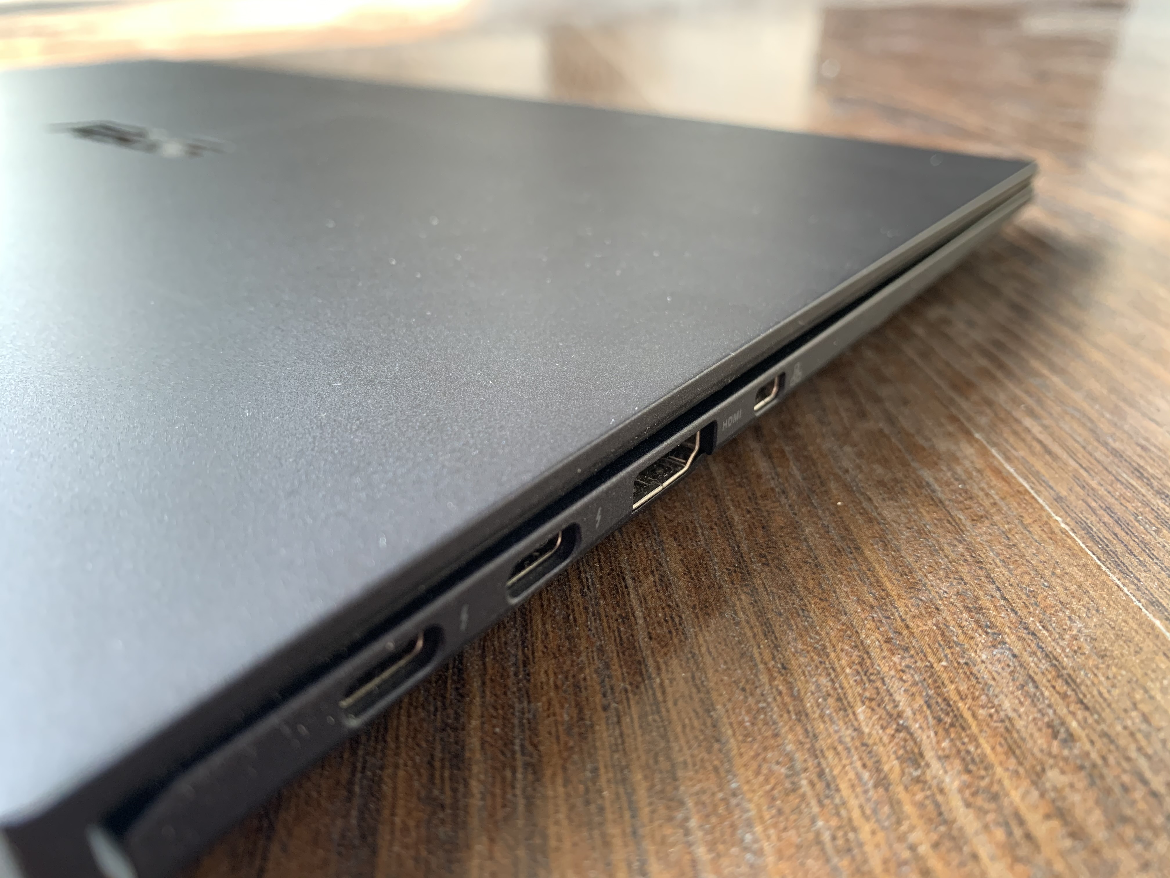 Asus ExpertBook B9 Asus ExpertBook B9