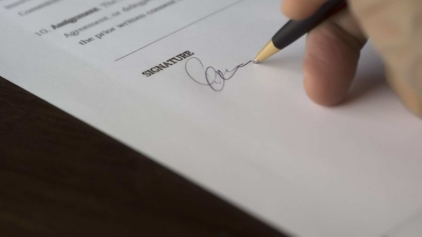 With an increased focus on social distancing measures – managing physical documents is not feasible. With electronic signatures (e-signatures), the place of work does not matter anymore.