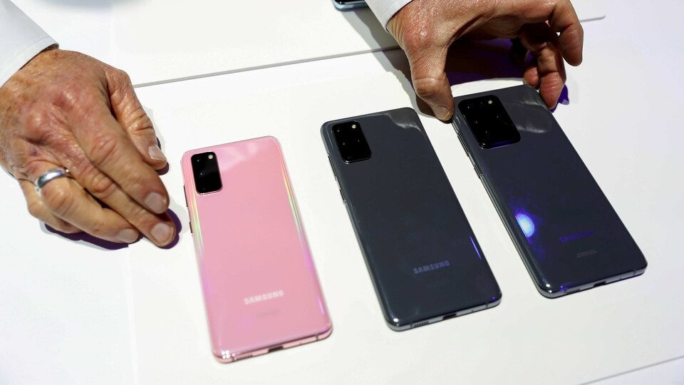 The Samsung Galaxy S20, S20+ and S20 Ultra 5G smartphones are seen during Samsung Galaxy Unpacked 2020 in San Francisco, California, US February 11, 2020.
