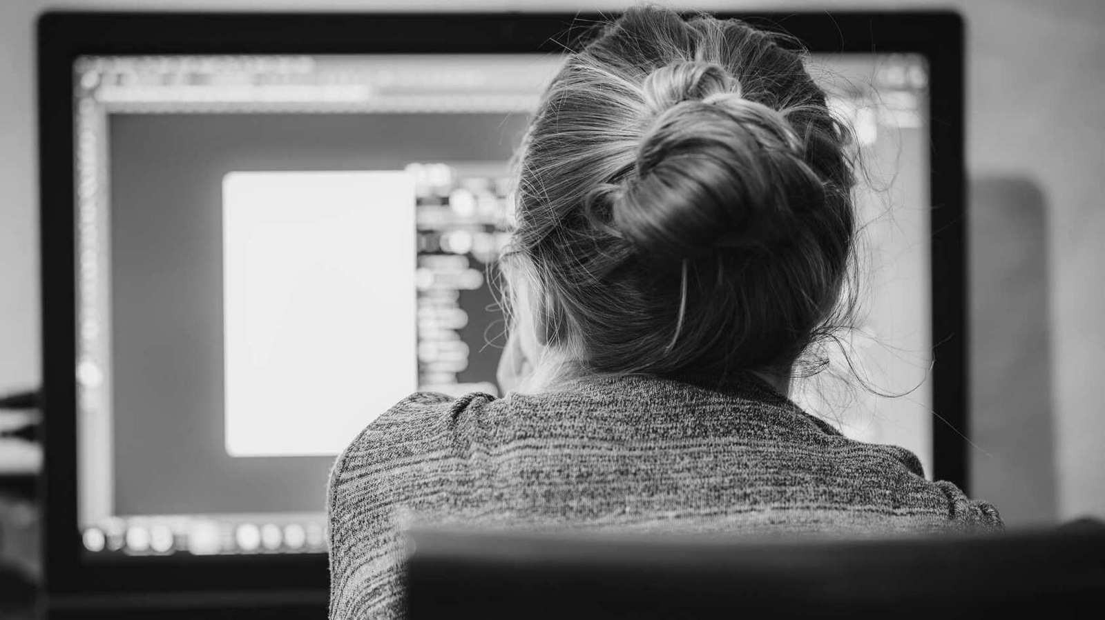 Talking about the specifics, the report noted that the notebook shipments grew at a strong 70.1% year-on-year as enterprises preferred them over desktops. Talking about the specifics, the report noted that the notebook shipments grew at a strong 70.1% year-on-year as enterprises preferred them over desktops.