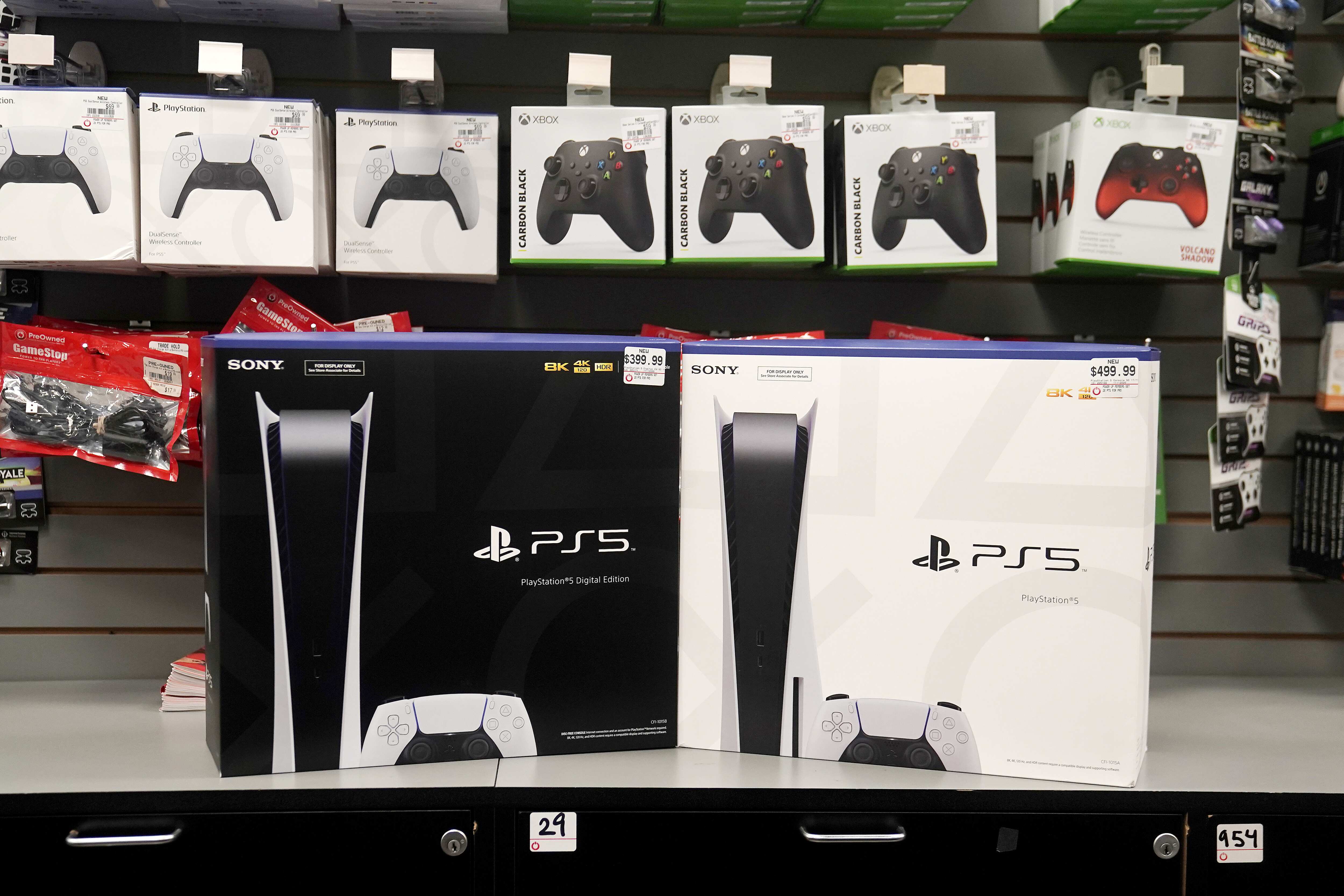 PS5 users are facing 'Queued for download' bug that's preventing them from  downloading games, apps | Gaming News