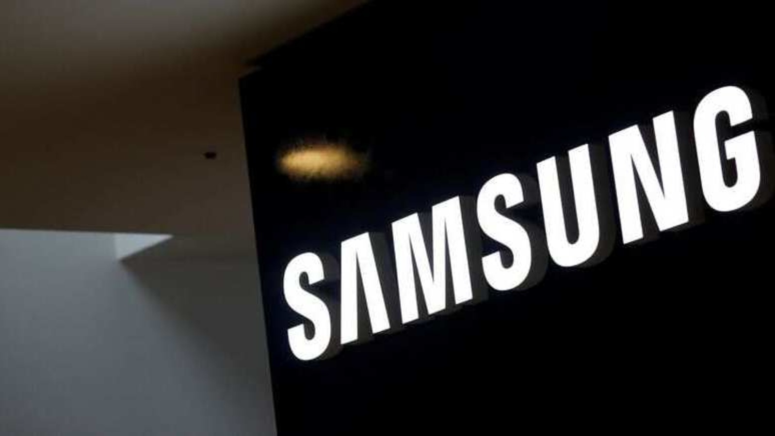 “An unusual clue: There is currently no information on the development of the Note21 series,” the tipster wrote.
