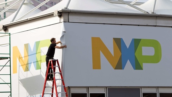 FILE PHOTO: A man works on a tent for NXP Semiconductors in preparation for the 2015 International Consumer Electronics Show (CES) at Las Vegas Convention Center in Las Vegas, Nevada, U.S., on Jan. 4, 2015. REUTERS/Steve Marcus/File Photo