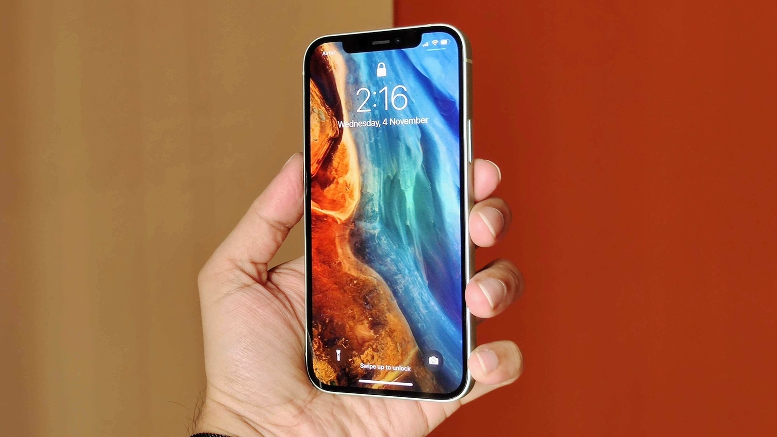 iPhone 12 Pro's Flat Design Doesn't Beat the Curvy 11 Pro