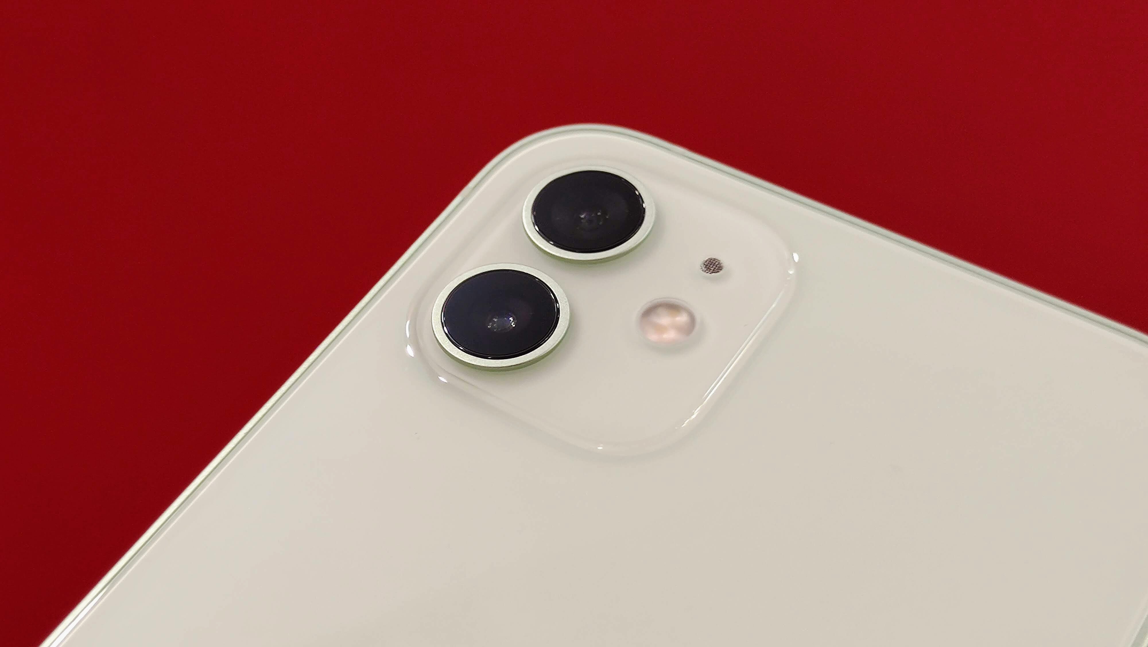 Both has 12-megapixel wide and ultra-wide sensors with 2x optical zoom and 5x digital zoom. It has 7P lens and f/1.6 aperture as well. Both has 12-megapixel wide and ultra-wide sensors with 2x optical zoom and 5x digital zoom. It has 7P lens and f/1.6 aperture as well.