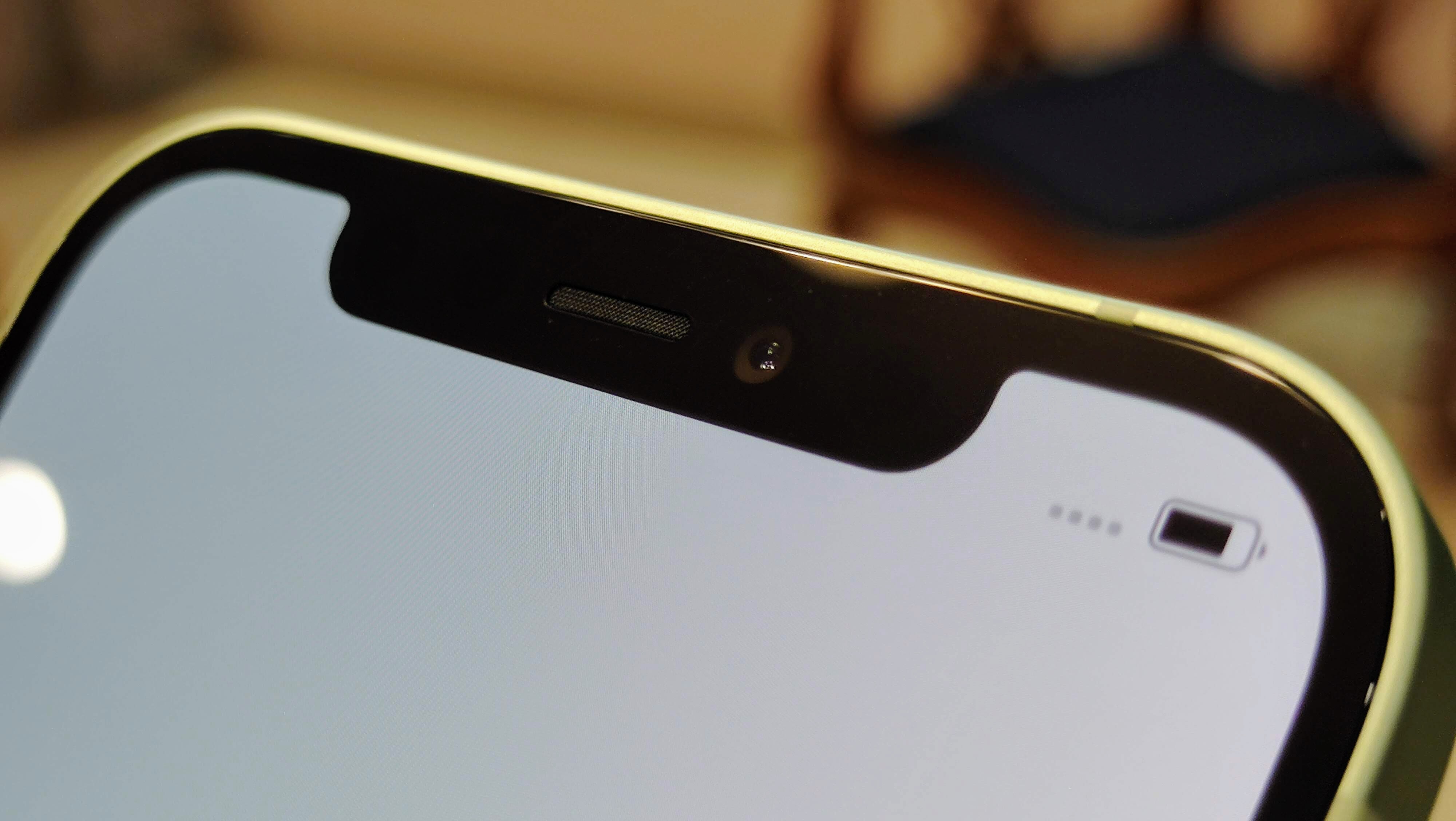 There is a 12-megapixel TrueDepth front camera with f/2.2 aperture and FaceID. There is a 12-megapixel TrueDepth front camera with f/2.2 aperture and FaceID.