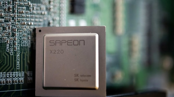 The Sapeon X220 is designed to speed up servers that cater to a growing number of mobile devices - from drones to self-driving vehicles - that perform better with AI. 