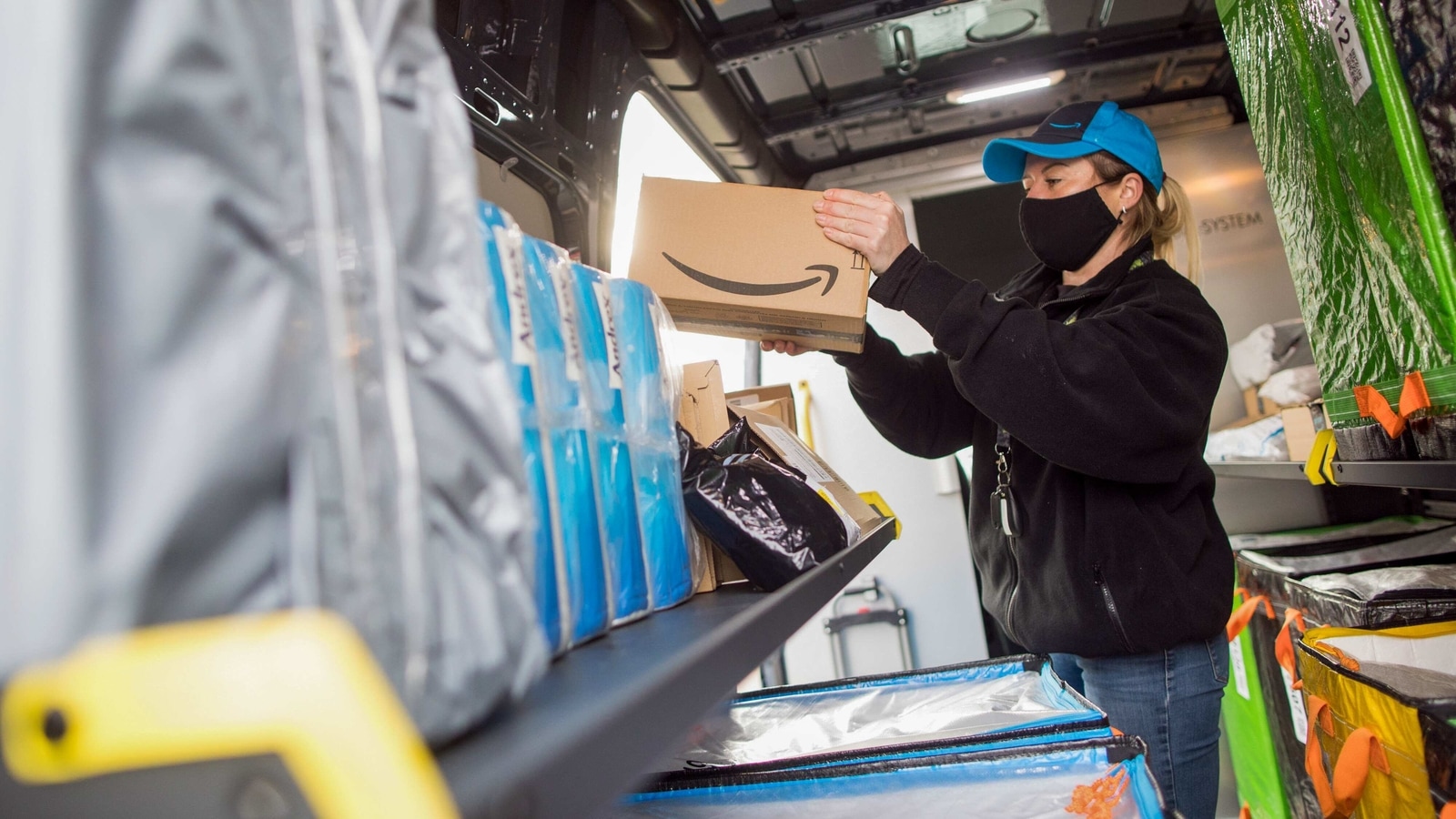 Like many of its peers in retail who had offered hazard pay as an incentive for workers to keep coming in during the pandemic, Amazon ended its bonuses after an economic upheaval swelled the ranks of job seekers.