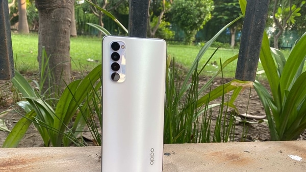 Oppo Reno 4 Pro in ‘Silky White’. 