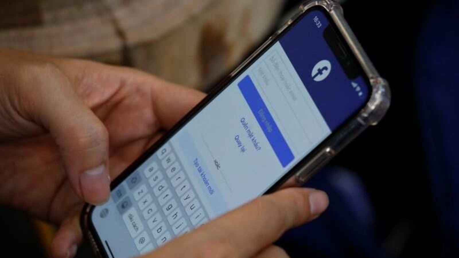 Facebook to pay UK publishers millions to license news stories