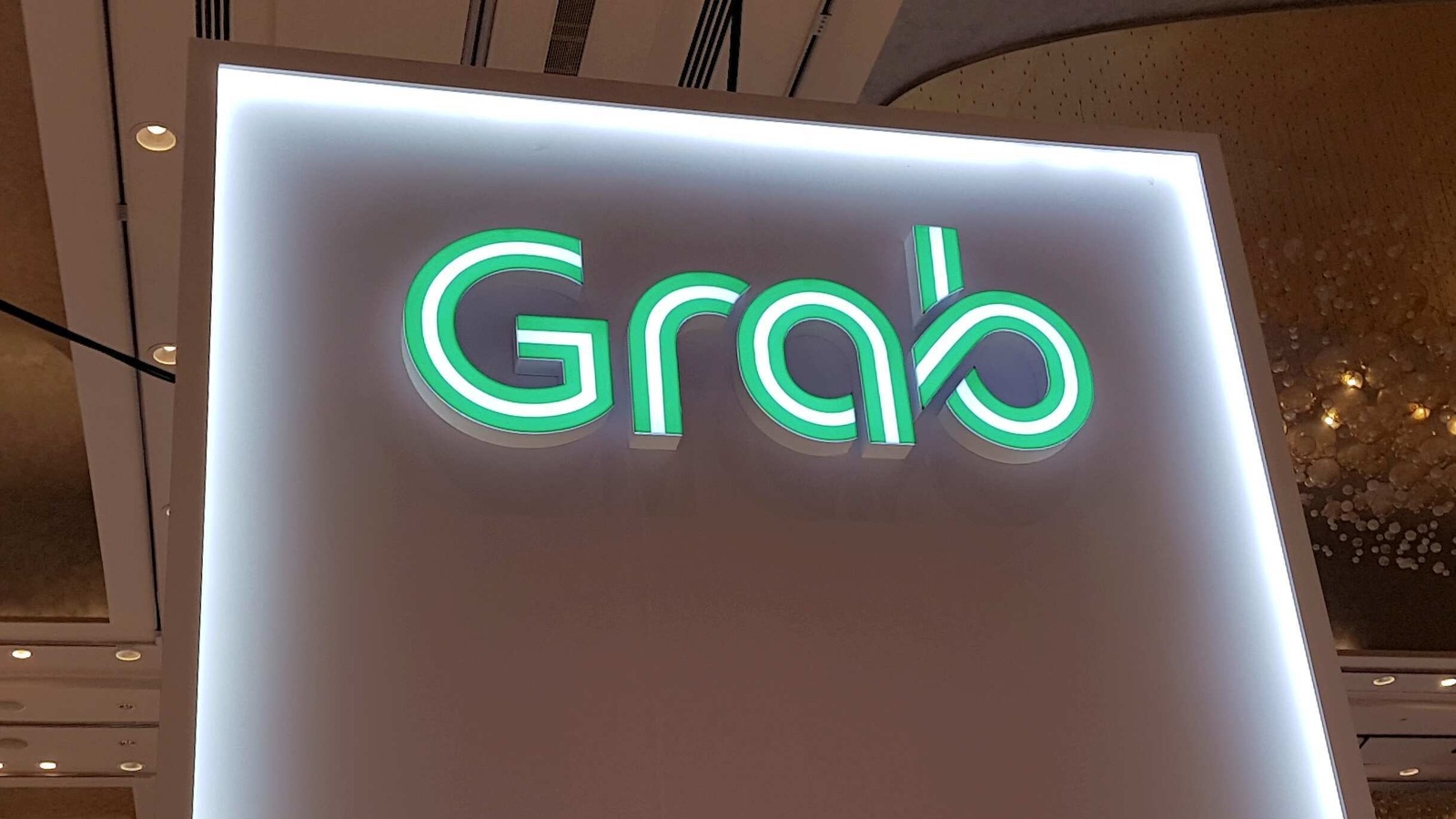 The permits are coveted given the city’s status as a rapidly growing wealth management center and a gateway to Southeast Asia, where the digital lending market is expected to quadruple in five years.