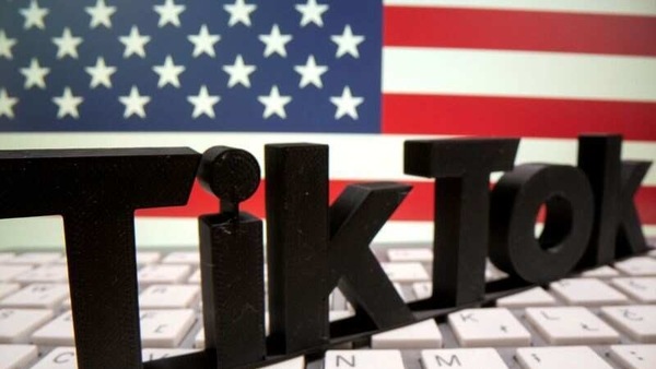 FILE PHOTO: A 3D printed TikTok logo is placed on a keyboard in front of U.S. flag in this illustration taken October 6, 2020. REUTERS/Dado Ruvic/Illustration/File Photo