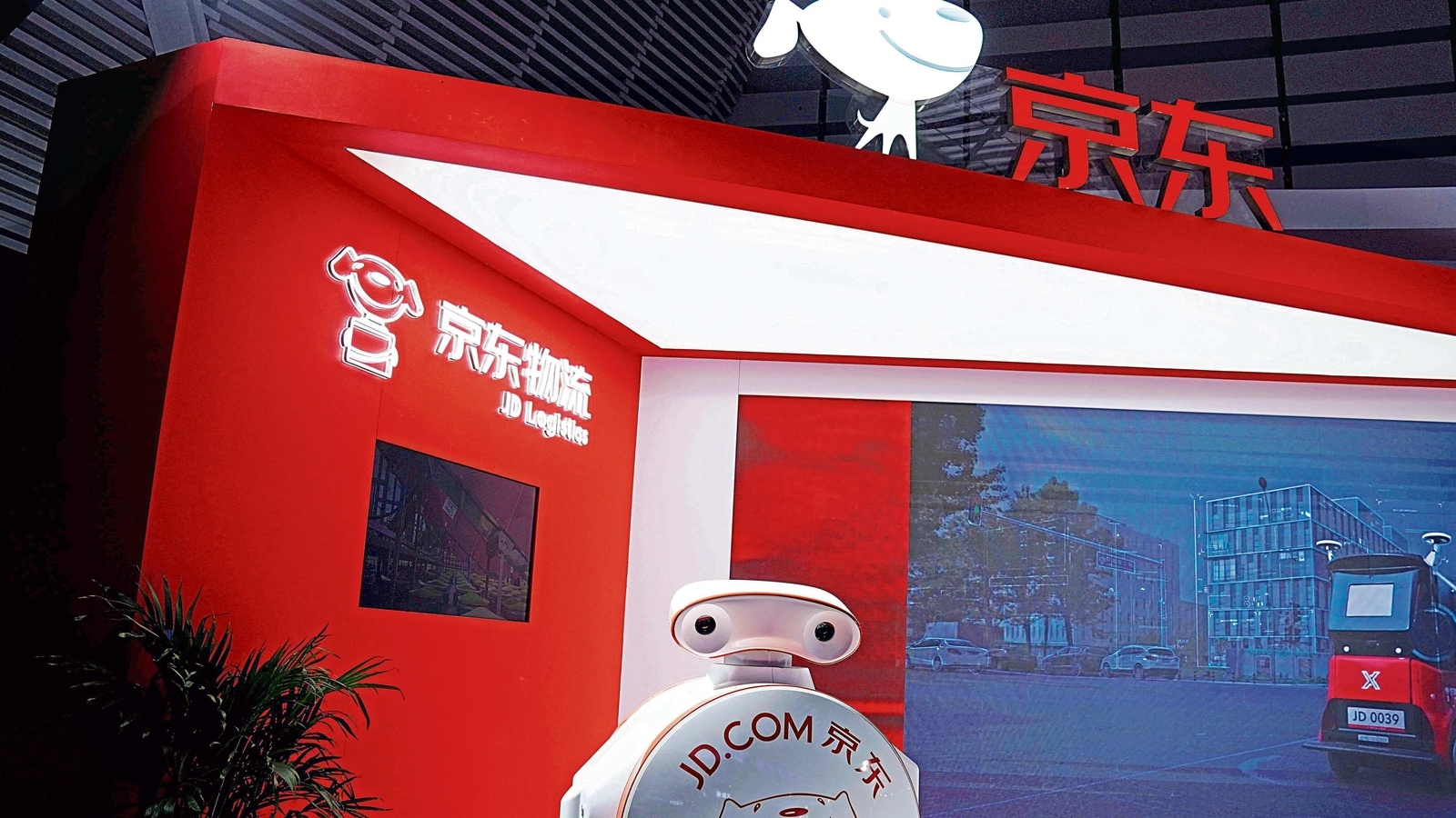The digital yuan has been used in more than four million transactions, worth a total of about 2 billion yuan ($306 million), as of early last month. The digital yuan has been used in more than four million transactions, worth a total of about 2 billion yuan ($306 million), as of early last month.