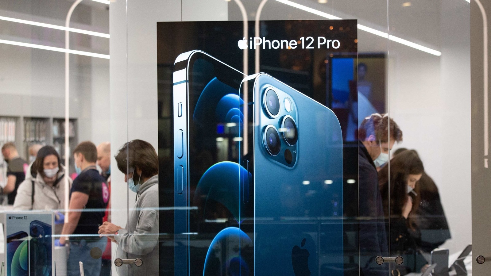 You Can Get The Iphone 12 Pro Iphone 12 For At Least 5 000 Less On Flipkart Ht Tech