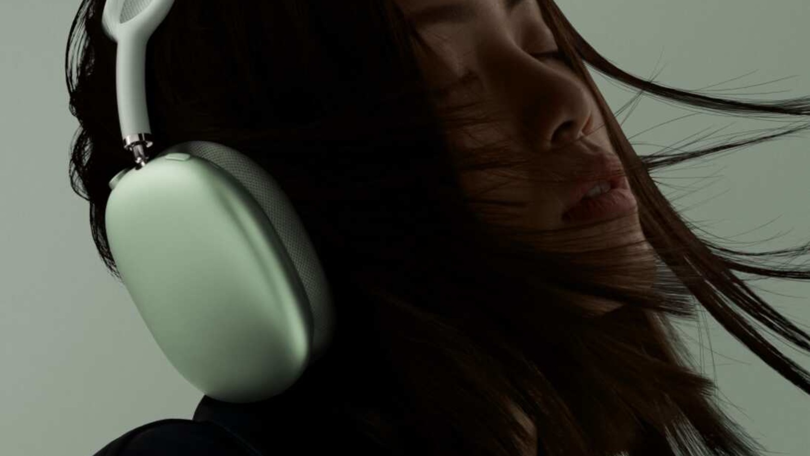 Apple AirPods Max headphones. Apple AirPods Max headphones.