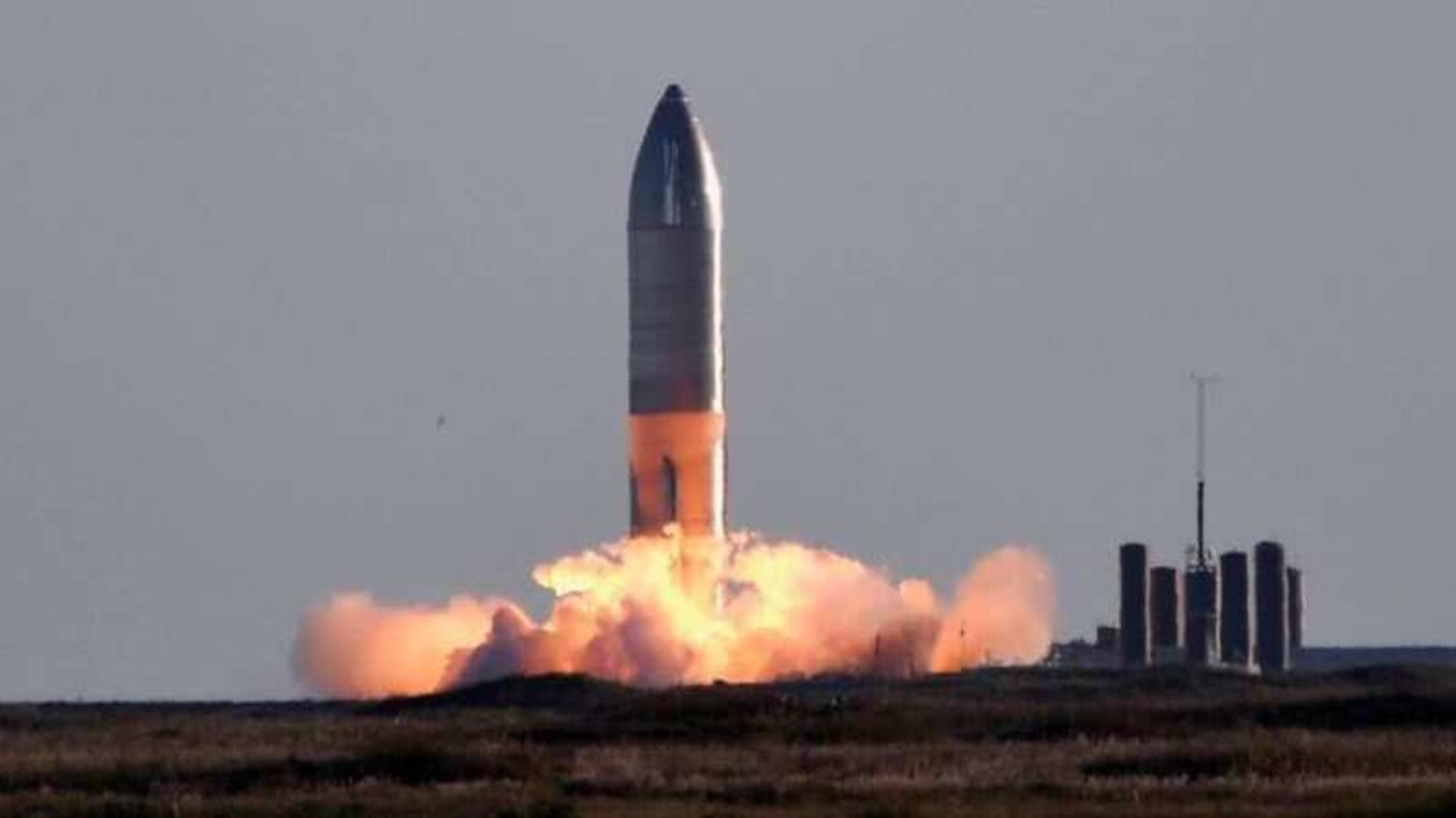 SpaceX launches its first super heavy-lift Starship SN8 rocket during a test from their facility in Boca Chica,Texas, US December 9, 2020. 