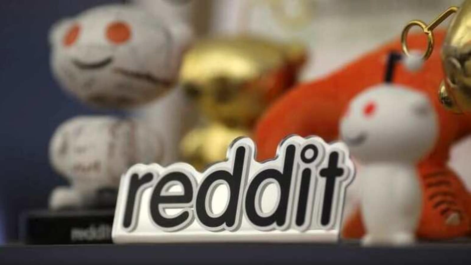 Reddit mascots are displayed at the company's headquarters in San Francisco, California April 15, 2014. REUTERS/Robert Galbraith/File Photo