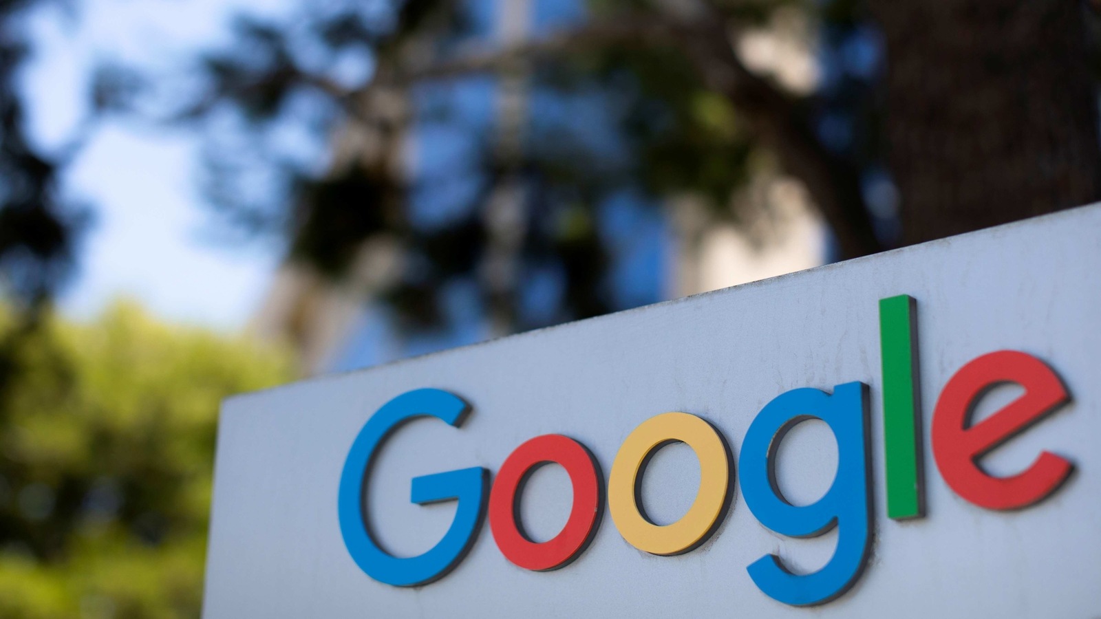 FILE PHOTO: A Google sign is shown at one of the company's office complexes in Irvine, California, U.S., July 27, 2020. REUTERS/Mike Blake/File Photo