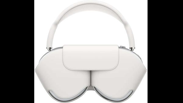Apple is known for their usually out-of-the-box, never-seen-before kind of designs that are often quite different from their competition, so a headphones’ case that looks this unique was not surprising.