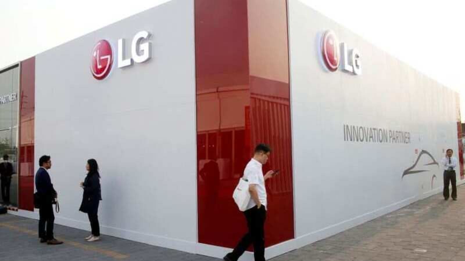 Visitors walk past the showroom of LG Electronics during the Auto China 2016 show in Beijing, China April 26, 2016. REUTERS/Kim Kyung-Hoon/File Photo