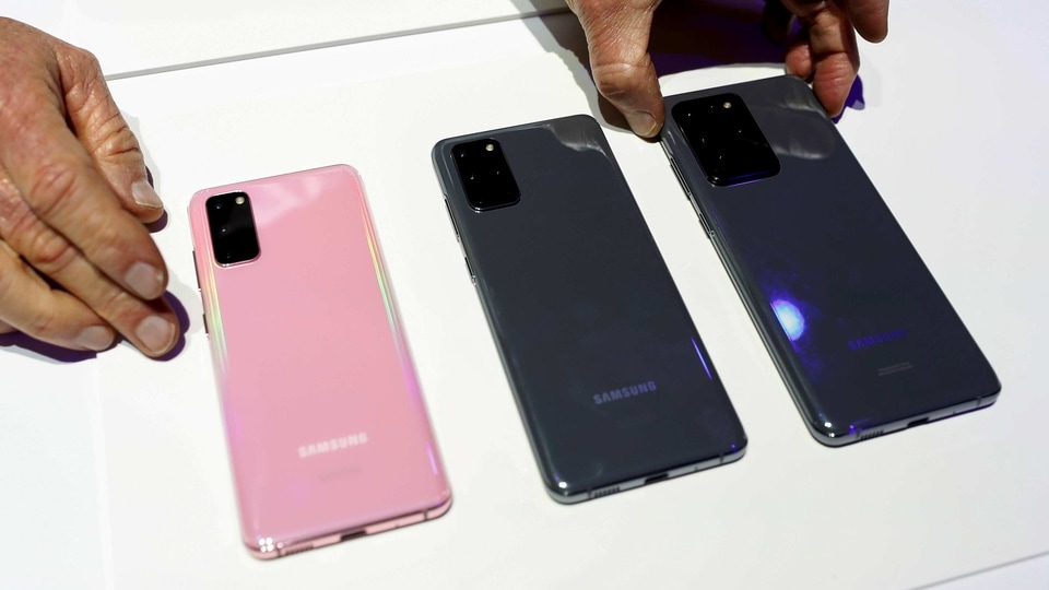 FILE PHOTO: (L-R) The Samsung Galaxy S20, S20+ and S20 Ultra 5G smartphones are seen during Samsung Galaxy Unpacked 2020 in San Francisco, California, U.S. February 11, 2020. REUTERS/Stephen Lam/File Photo