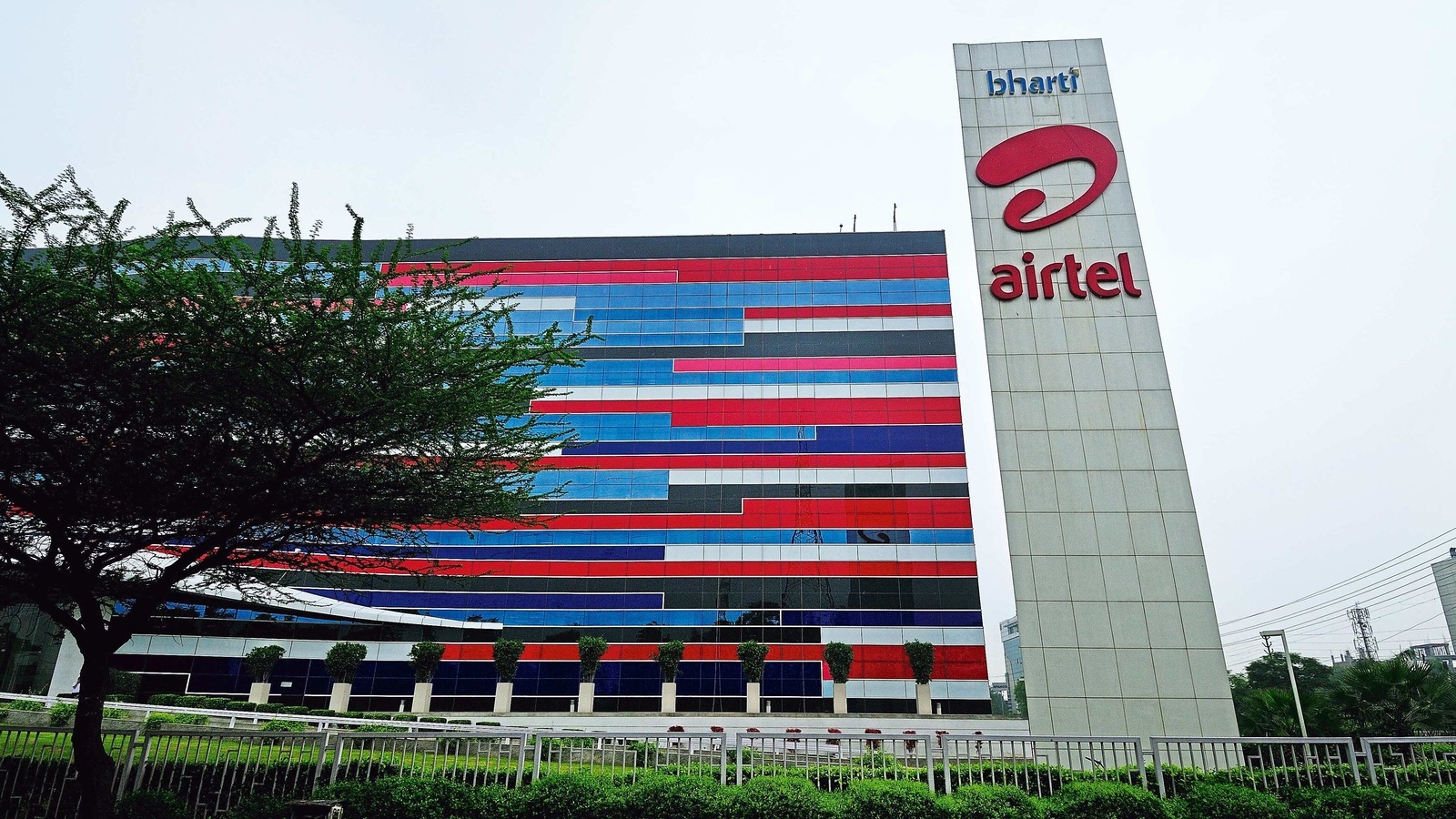 Bharti Airtel's active subscribers rose about 3 million to reach nearly 320 million in October 2020. Bharti Airtel's active subscribers rose about 3 million to reach nearly 320 million in October 2020.