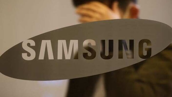 A man walks past the logo of Samsung at its office building in Seoul, South Korea, October 25, 2020.    REUTERS/Kim Hong-Ji