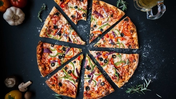 Pizza orders on Zomato went up from 4.5 lakhs in May 2020 to more than 17 lakhs in November 2020. 