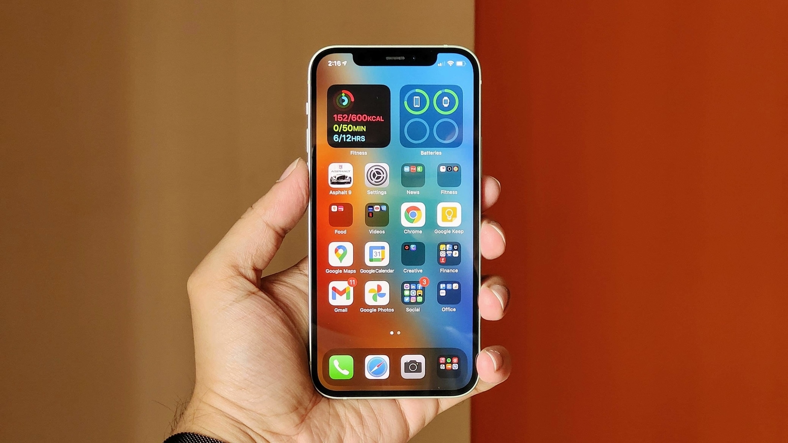 iPhone 12 costs 21% more than iPhone 11 to make and costs ₹25,000 more