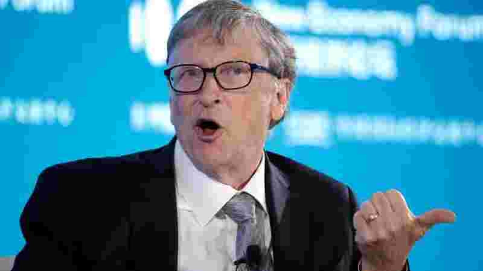 FILE PHOTO: Bill Gates, Co-Chair of Bill & Melinda Gates Foundation, attends a conversation at the 2019 New Economy Forum in Beijing, China November 21, 2019. REUTERS/Jason Lee