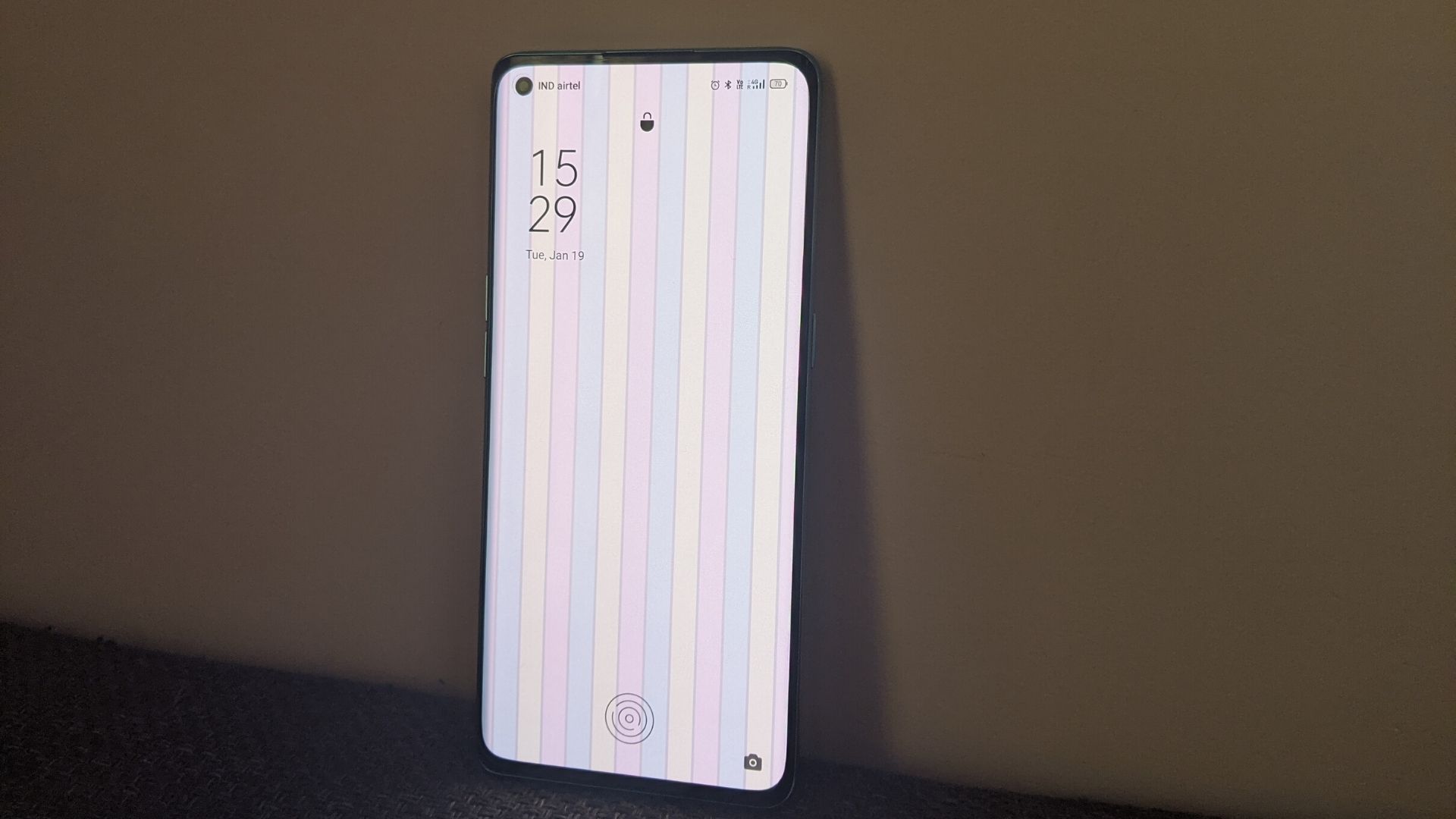 It has an in-display fingerprint sensor, and runs ColorOS 11.1 based on Android 11. It has an in-display fingerprint sensor, and runs ColorOS 11.1 based on Android 11.