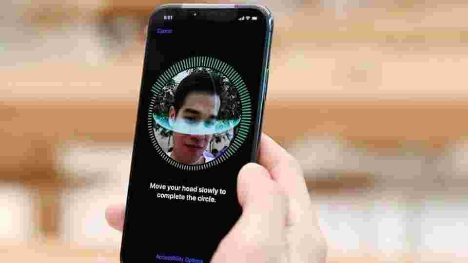 With face masks becoming the new normal, users currently have to either punch in their security codes every time they want to check their messages or lift their masks to quickly use FaceID.