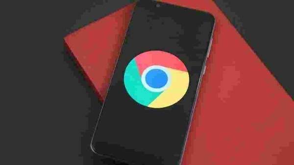 Like Firefox for Android, adding a link to Chrome’s ‘Read Later’ list is rather easy - simply long press the link, just like you would when sharing it or copying it.