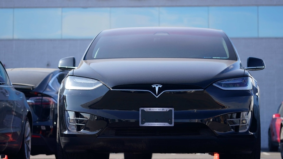 Investors had hoped for a significant increase over the company's 2020 delivery goal of half a million vehicles, but Tesla provided only a vague outlook and did not state a concrete delivery goal.