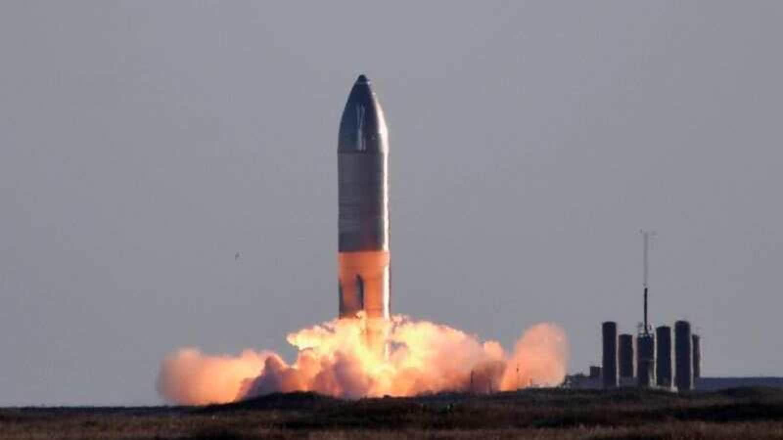 SpaceX launches its first super heavy-lift Starship SN8 rocket during a test from their facility in Boca Chica,Texas, US December 9, 2020. 