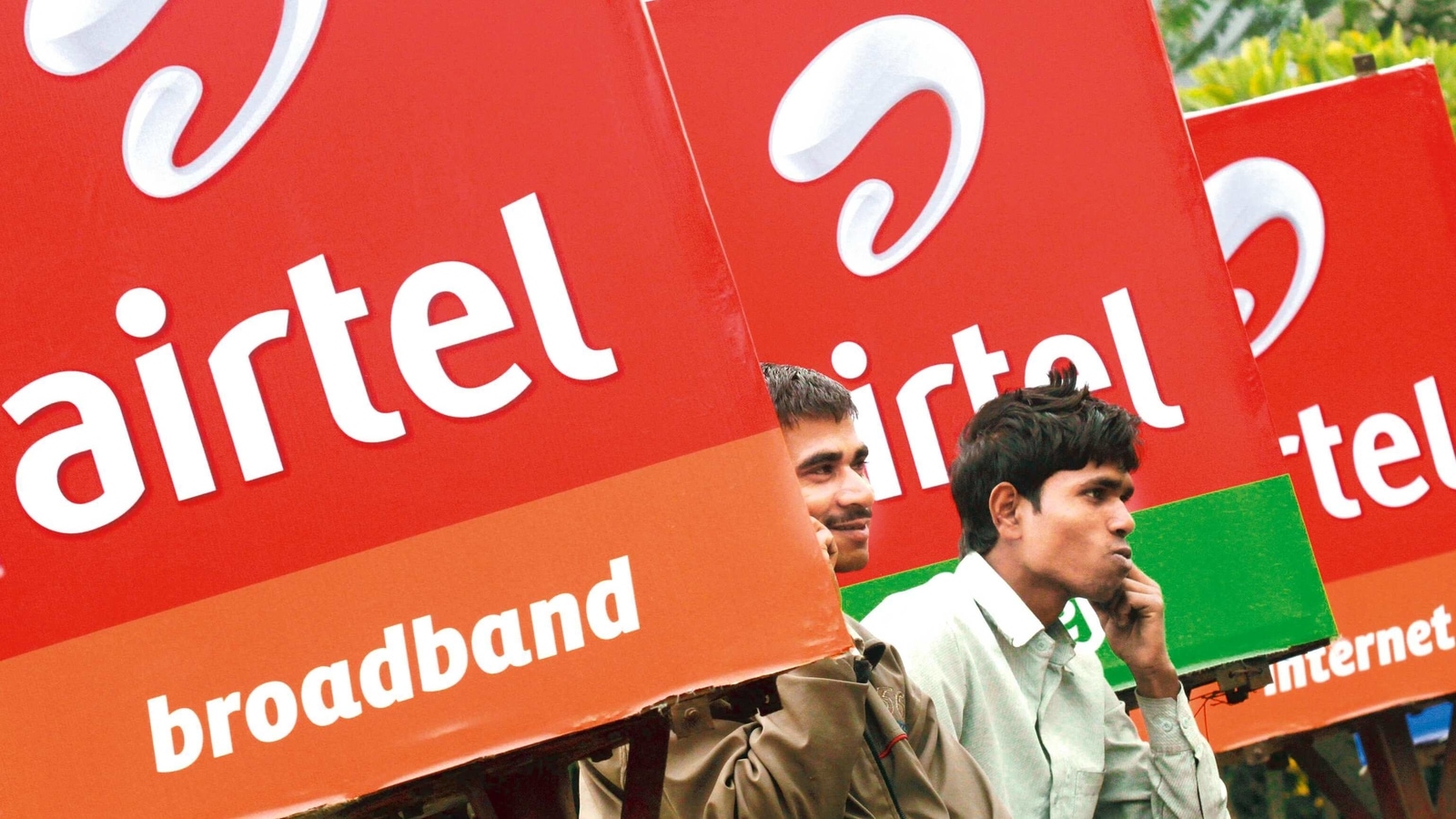 Jio's revenue and EBITDA grew by 33 per cent and 50 per cent respectively year-on-year in 9M FY21 while Bharti reported Indian mobile revenue and EBITDA growth of 26 per cent and 48 per cent respectively during the same period. Jio's revenue and EBITDA grew by 33 per cent and 50 per cent respectively year-on-year in 9M FY21 while Bharti reported Indian mobile revenue and EBITDA growth of 26 per cent and 48 per cent respectively during the same period.