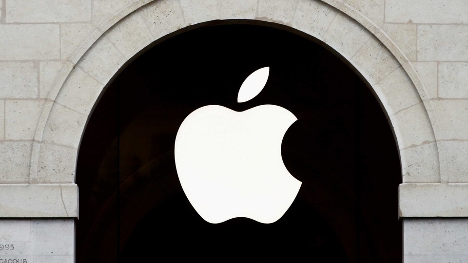 FILE PHOTO: Apple logo is seen on the Apple store at The Marche Saint Germain in Paris, France July 15, 2020.  REUTERS/Gonzalo Fuentes/File Photo