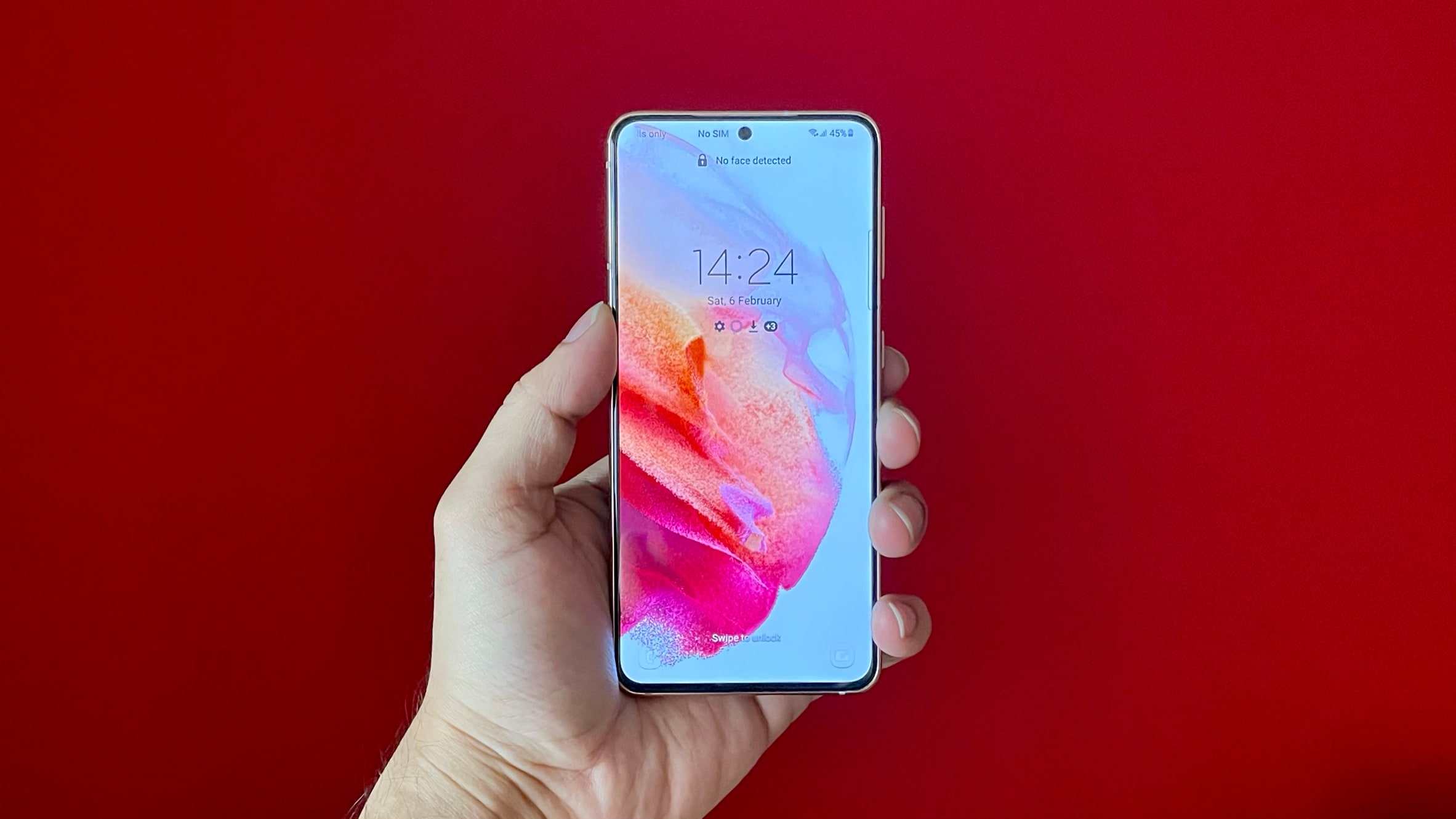 It has a 6.2-inch flat FHD+ AMOLED screen with 120Hz refresh rate and Gorilla Glass Victus protection. It has a 6.2-inch flat FHD+ AMOLED screen with 120Hz refresh rate and Gorilla Glass Victus protection.