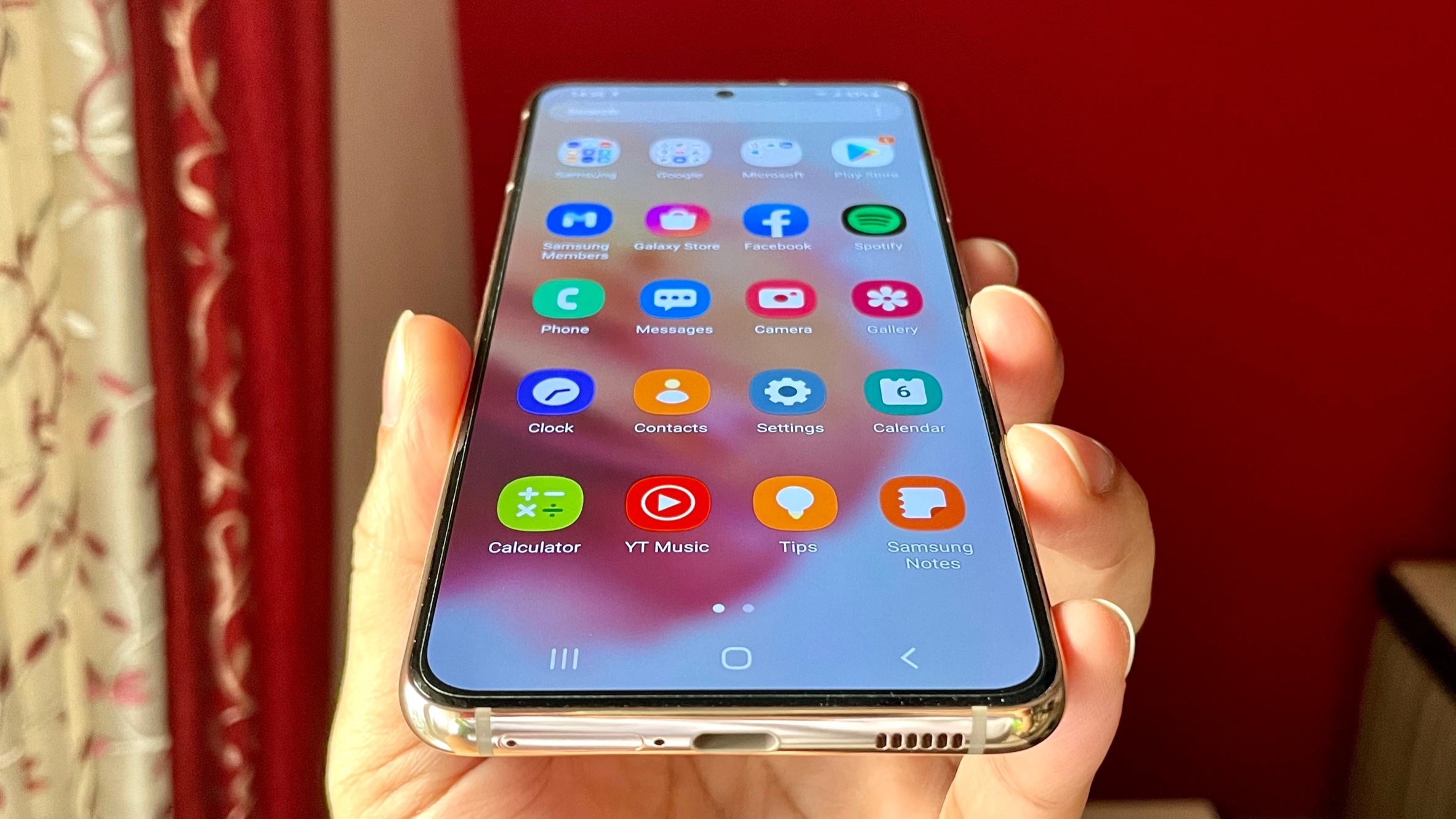 Powering the device is Android 11-based OneUI 3.0. Powering the device is Android 11-based OneUI 3.0.