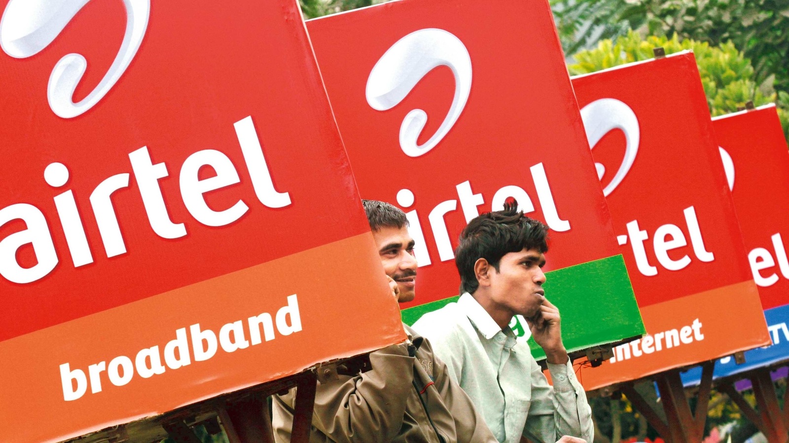 Some experts were of the view that the loss-making telecom company Vodafone Idea (VIL) may not participate in the auction for renewal of spectrum in some circles. Some experts were of the view that the loss-making telecom company Vodafone Idea (VIL) may not participate in the auction for renewal of spectrum in some circles.