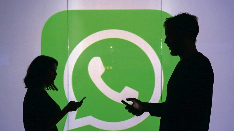The use of WhatsApp for salary notification will risk employee-employer confidentiality agreement, warned experts.
