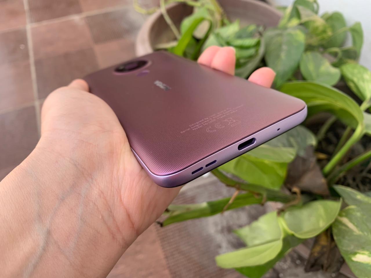 It comes with a 4,000mAh battery. It comes with a 4,000mAh battery.
