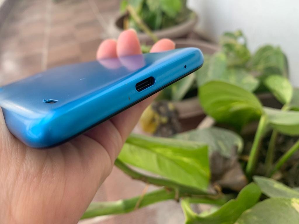 The Moto E7 Power is available in India in Tahiti Blue and Coral Red colour variants. The Moto E7 Power is available in India in Tahiti Blue and Coral Red colour variants.