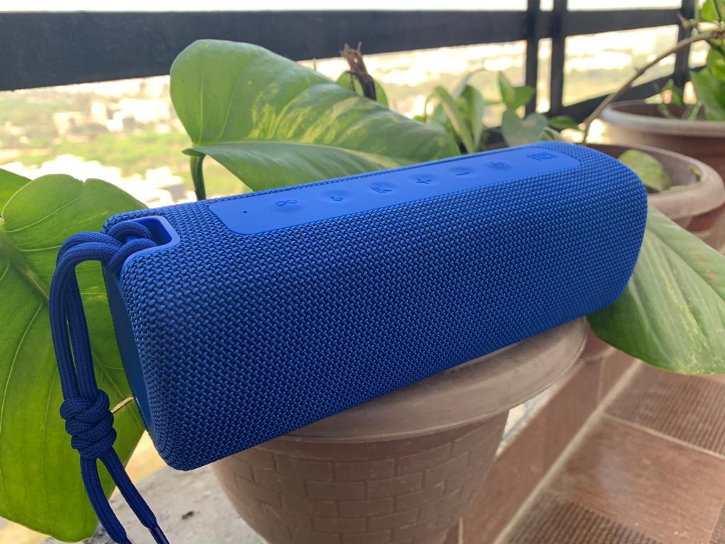 It features support for Dual EQ modes, which includes a normal mode and a deep bass mode. It features support for Dual EQ modes, which includes a normal mode and a deep bass mode.