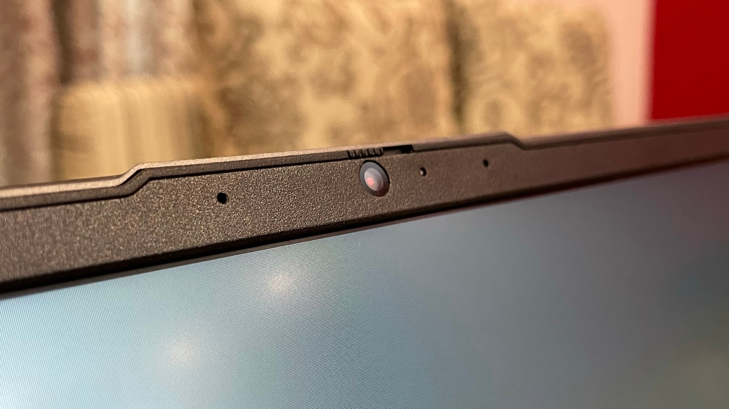 There’s a webcam on Lenovo IdeaPad Slim 5i above the screen, housed in a notch-like protrusion, which is meant to be used to lift the screen lid easily. There’s a webcam on Lenovo IdeaPad Slim 5i above the screen, housed in a notch-like protrusion, which is meant to be used to lift the screen lid easily.