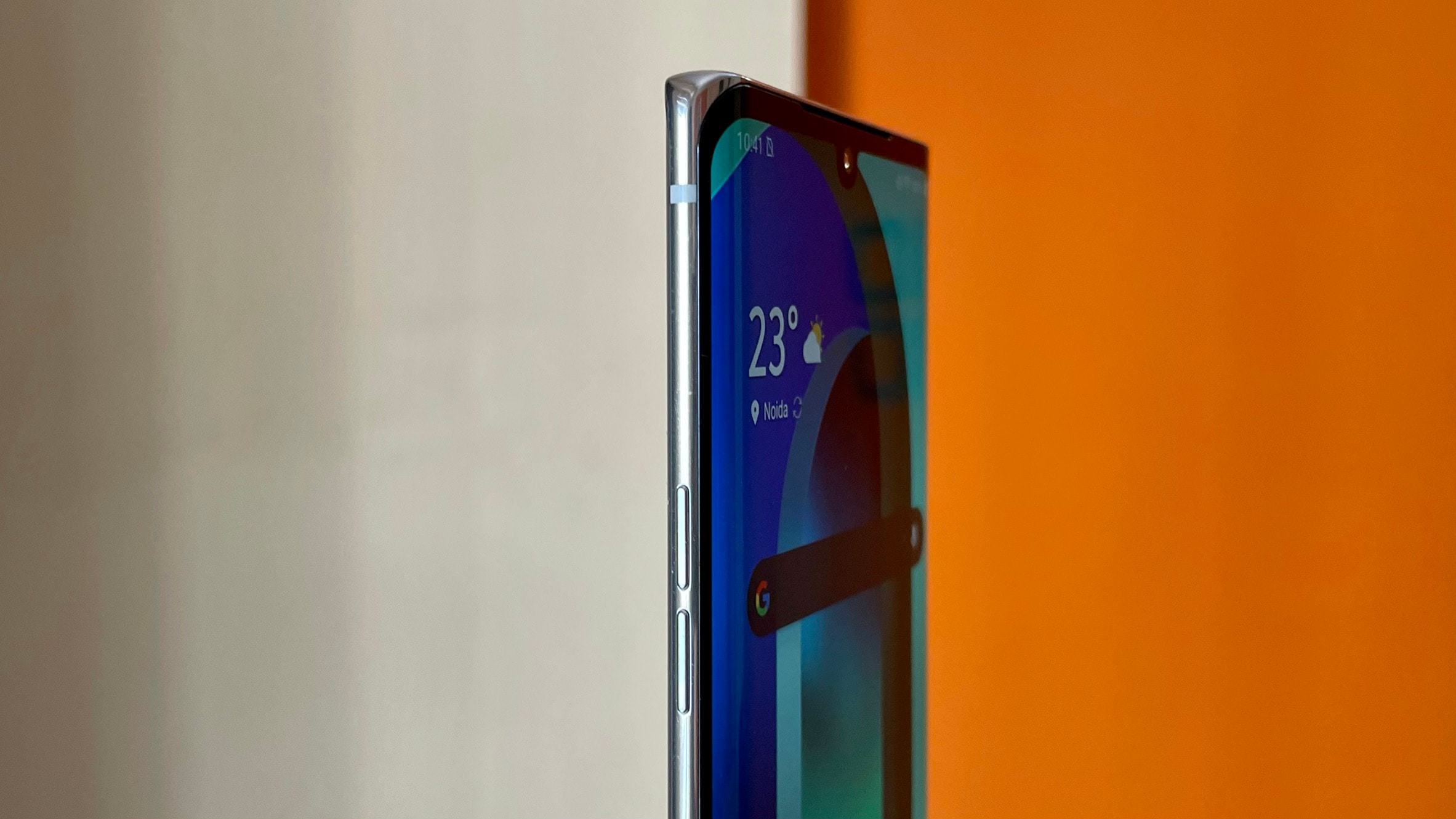 It runs on Qualcomm Snapdragon 845 SoC, along with 6GB RAM and 128GB storage. It runs on Qualcomm Snapdragon 845 SoC, along with 6GB RAM and 128GB storage.