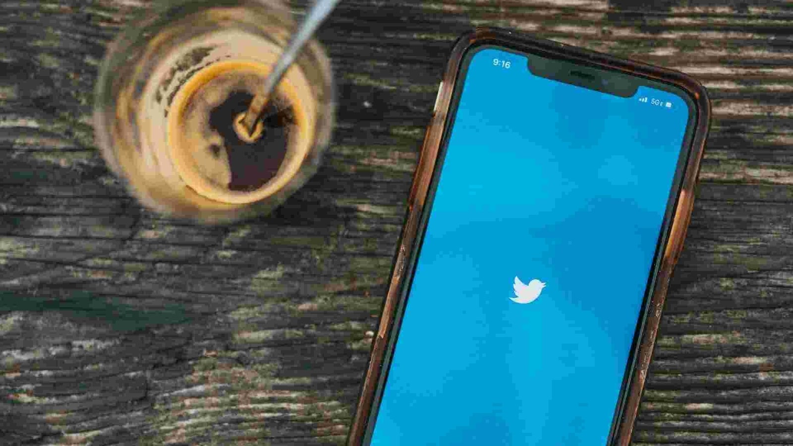 A new Twitter Card being tested for tweets containing links to product pages on a shop's website A new Twitter Card being tested for tweets containing links to product pages on a shop's website