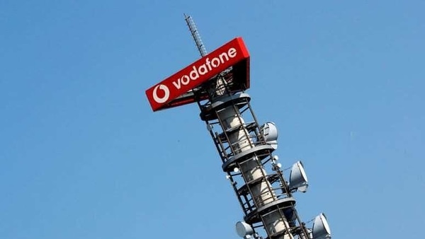 FILE PHOTO: Different types of 4G, 5G and data radio relay antennas for mobile phone networks are pictured on a relay mast operated by Vodafone in Berlin, Germany April 8, 2019.     REUTERS/Fabrizio Bensch/File Photo